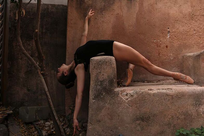 Les cours de yoga résolvent non seulement des problèmes physiques, mais aussi psychologiques.
